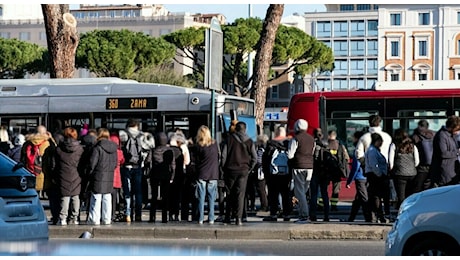 Sciopero 10 gennaio 2025, trasporti a rischio in tutta Italia: dai treni agli aeroporti fino alle metro, orari e fasce di garanzia