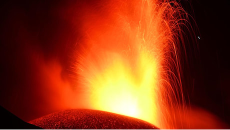Etna: Ingv, spettacolare fontana di lava da cratere Voragine