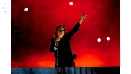 Ozzy Osbourne, a 76 anni l'addio con i Black Sabbath a Birmingham