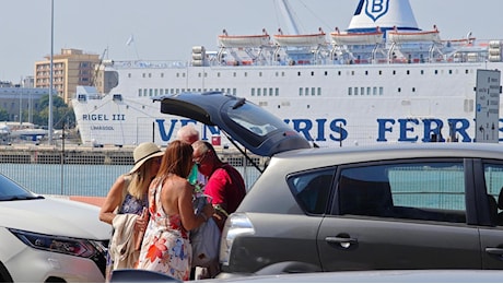 Esodo, in Puglia weekend da bollino nero: al porto tutti in coda per la Grecia. Traffico intenso sulla Statale 16