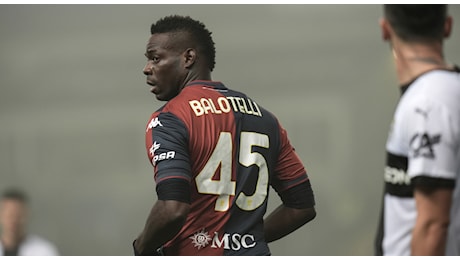 Balotelli può già lasciare il Genoa: «Rescissione immediata». Da bomber azzurro a riserva di Ekuban, la triste parabola di Mario