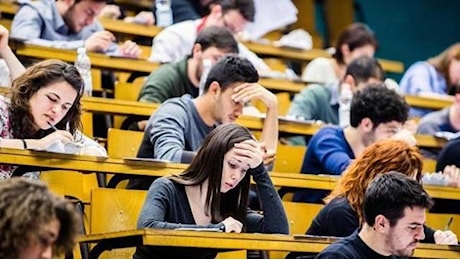 Test di ingresso a Medicina, i rettori contro la ministra Bernini: “Riforma impensabile”