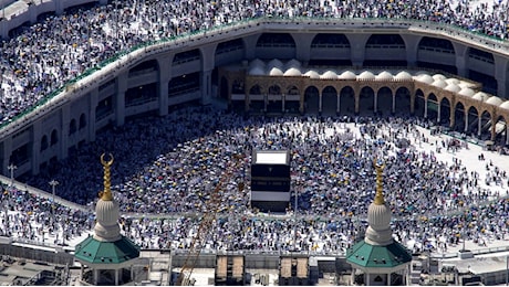 Alla Mecca oltre mille pellegrini morti per il caldo, l'Egitto accusa le agenzie di viaggio