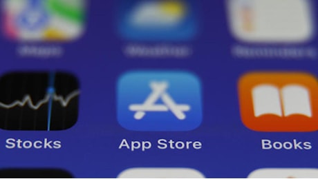 Ue contro Apple: «App Store viola il mercato digitale, serve una nuova indagine»