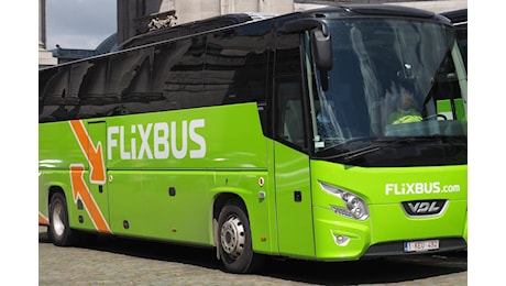 Passeggero denuncia: Scaricato da Flixbus di notte in tangenziale. L'azienda: Prenderemo provvedimenti