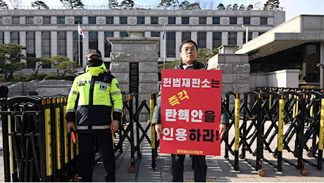 Corea del Sud, alla Corte costituzionale prima riunione per l’impeachment del presidente