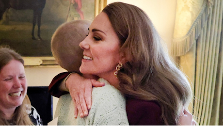 È morta di cancro Liz Hatton, la fotografa diciassettenne che «con la sua forza e creatività» ispirò Kate Middleton