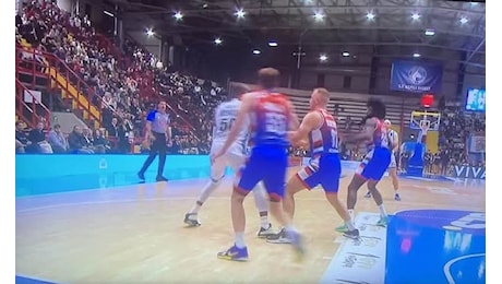 Napoli Basket ancora sconfitto! Treviso vince per 69-84. Il coach Milicic sollevato dall’incarico