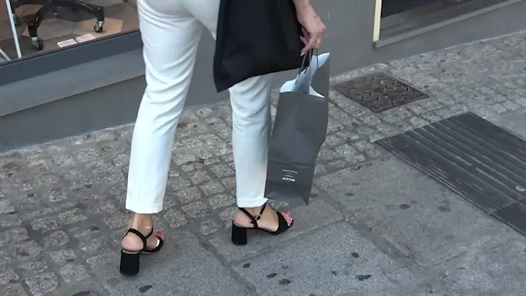 Al via i saldi, acquisti frenati dalle alte temperature: apertura dei negozi sino alle 22 - L'Unione Sarda.it Al via i saldi, acquisti frenati dalle alte temperature: apertura dei negozi sino alle 22 - L'Unione Sarda.it