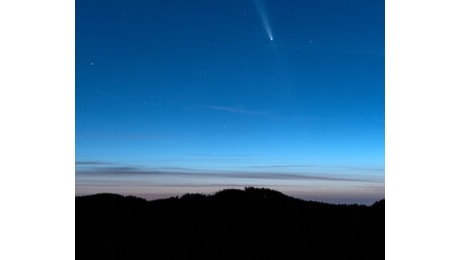 La 'cometa del secolo' vista dal Monte Reventino, attraverso le foto di Luca Colistra