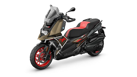 BMW C 400 my 2025, più elettronica e più sottosella