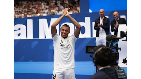 Real Madrid accoglie Mbappé, in 85mila al Bernabeu