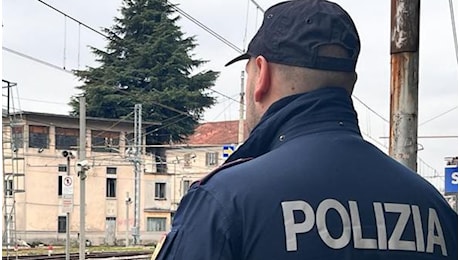 Accoltellato in stazione a Melegnano vicino Milano, 22enne grave: aggredito da due giovani poi fuggiti