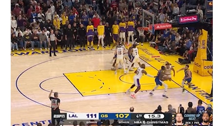 NBA, il pazzo finale di Warriors-Lakers: 15 secondi dove succede di tutto. VIDEO