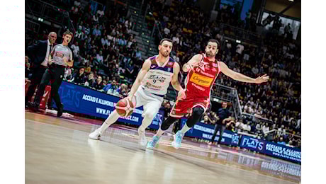 La Fortitudo vola ai playoff, il sogno di Pesaro si infrange al Paladozza