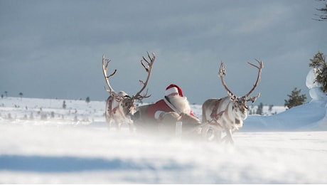 Video. Finlandia, Babbo Natale parte dalla Lapponia per consegnare i regali