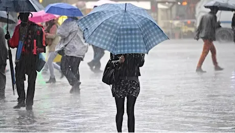 Meteo di oggi, in Italia saranno ore critiche: maltempo e piogge abbondanti su molte regioni, con rischi idrogeologici