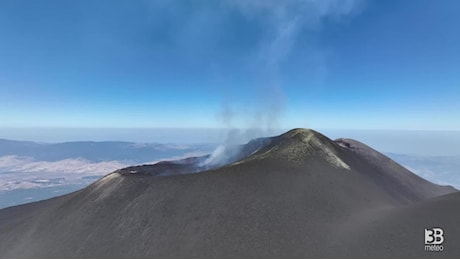 Cronaca - Etna, i crateri sommitali visti dal drone: la nuova vetta è di 3369 mt - Video