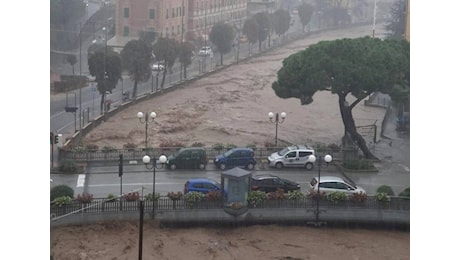 Il maltempo sul Tigullio, treni in ritardo fino a 80 minuti tra la Spezia e Genova