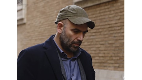 Giovane ucciso a Napoli, Saviano accusa il governo. FdI: Sciacallo