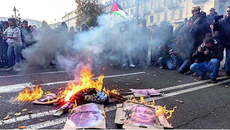 Dai pro Pal agli slogan per Ramy, a Torino la protesta si fa guerriglia