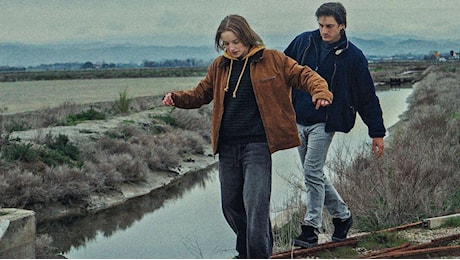 Paternal Leave, il film di Alissa Jung con Luca Marinelli: una storia di paternità che sorprende e commuove