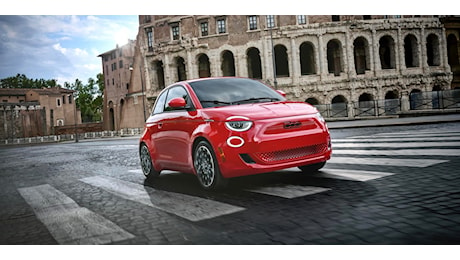 FIAT 500 elettrica, il numero di ordini è bassissimo. Mirafiori resterà ferma fino al 1 novembre