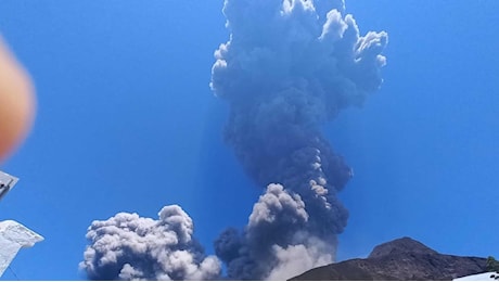 Nuova esplosione sullo Stromboli, nube sull'isola