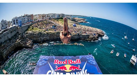 Polignano, incidente per un atleta russo in gara alla Red Bull Red Bull cliff diving world: oggi niente tuffi