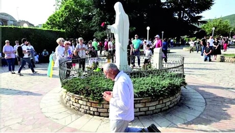 Viaggio a Medjugorje tra fedeli e pellegrini dopo il “nihil obstat” del Vaticano: «Qui è un luogo di grazia»