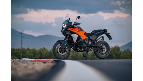 Nuova KTM 1390 Super Adventure S Evo: tecnologie avanzate e cambio automatico