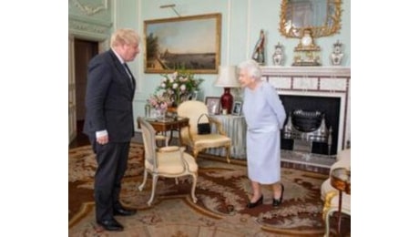 Boris Johnson e la rivelazione sulla regina Elisabetta II: Aveva un cancro alle ossa