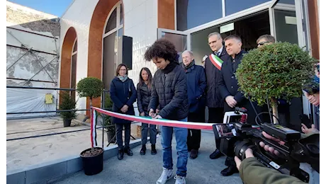 Il figlio di Andrea Cerulli taglia il nastro, inaugurato il Memoriale delle vittime del Morandi