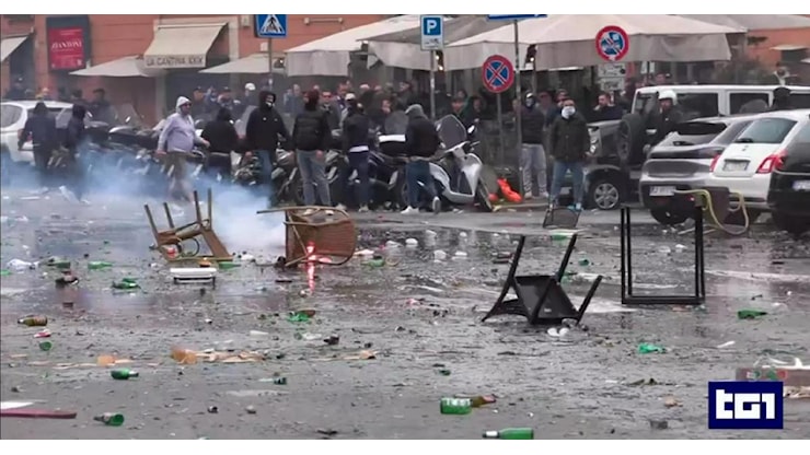 Le immagini degli scontri prima del derby Lazio-Roma fuori dall'Olimpico - RaiNews