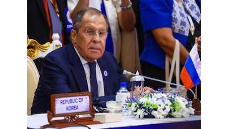 Ucraina, Lavrov: 'Russia disposta a negoziare ma accordo deve essere inviolabile'