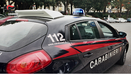 San Severo, ex agente spara alla moglie nel parcheggio del supermercato e si uccide. La donna in condizioni molto gravi