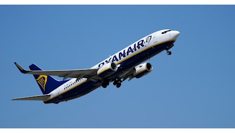 Pagati costi extra per il check-in? Adesso Ryanair dovrà rimborsare i passeggeri: ecco chi potrà ottenerlo e a quanto ammonta