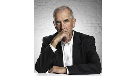 Libri, Robert Harris: “Racconto il Regno Unito nel ‘Precipizio’ per una storia d’amore”