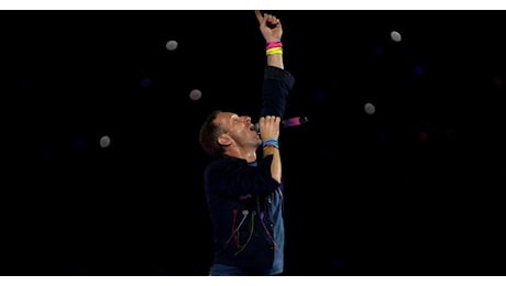 “Anche io come altre persone sto lottando contro la depressione”: il messaggio (e i consigli) di Chris Martin