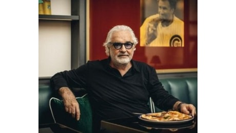 Multa a Crazy pizza in via Veneto. La replica di Briatore: Il problema del municipio di Roma sono i fiori. Non la spazzatura e la camorra