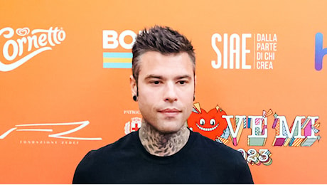 Fedez, nuovo malore in aereo: ricoverato d'urgenza