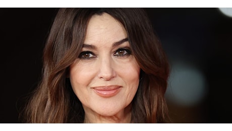 Il taglio medio anti-età di Monica Bellucci