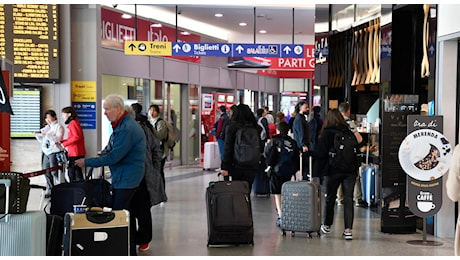 Sciopero dei trasporti del 10 gennaio, i lavoratori incrociano le braccia: a rischio treni, bus e aerei