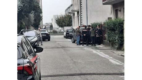 Accoltella la nipote, poi uccide la cognata: arrestato