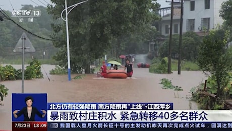 Cina, forti piogge fanno crollare ponte nello Shaanxi: 11 morti