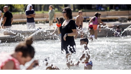 Arriva il picco di caldo, oggi bollino rosso in 19 città: in Sicilia il colonnino tocca 38 gradi