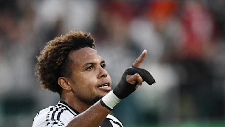 Juventus, guaio McKennie: torna il fastidio per la lussazione alla spalla, in dubbio per la Lazio