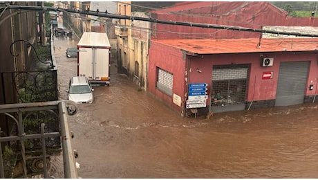 Nubifragi senza sosta in Sicilia, emergenza nel catanese: esondazioni, allagamenti e frane