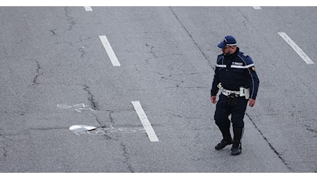 Incidente stradale a Viareggio: morta una donna e la figlia, le altre due figlie e il padre gravemente feriti