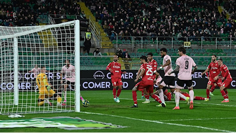 Il bis di Le Douaron per battere il Bari. I rosanero tirano il fiato